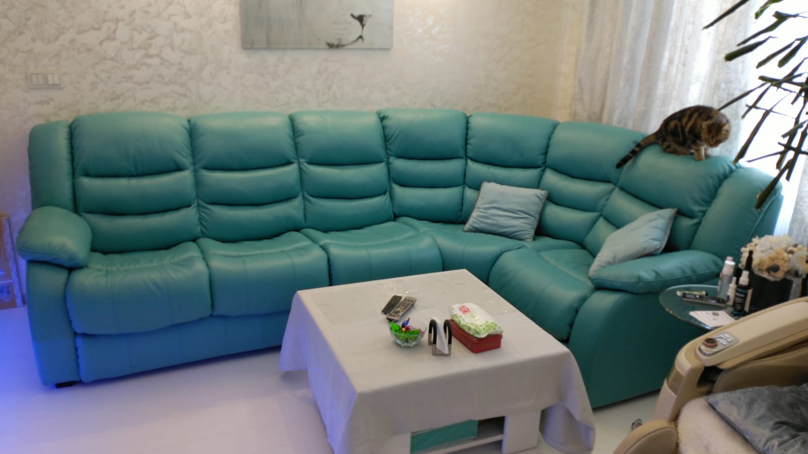 Перетяжка дивана на дому. Международная